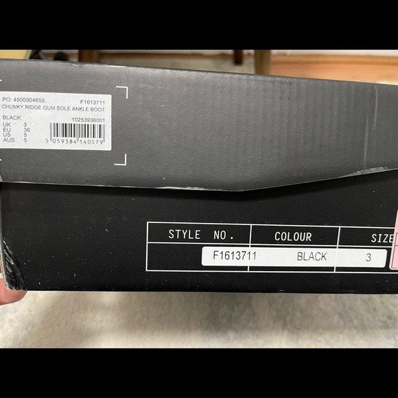 NIB Women’s Size 5 Contrast Sole Chunky High Ankle Boots With Thick Orange Soles - Picture 6 of 14